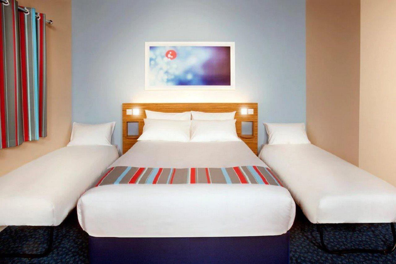 Travelodge Swindon Central מראה חיצוני תמונה