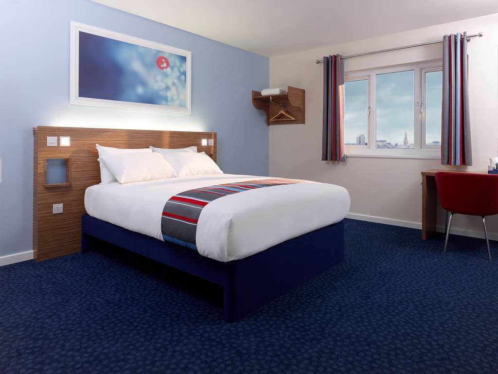 Travelodge Swindon Central חדר תמונה
