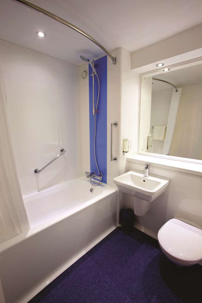 Travelodge Swindon Central חדר תמונה