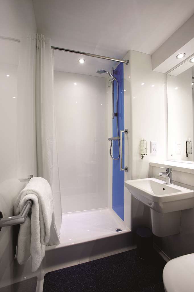 Travelodge Swindon Central חדר תמונה