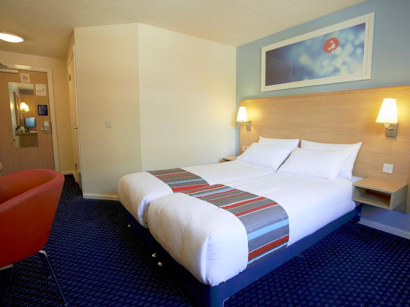 Travelodge Swindon Central מראה חיצוני תמונה