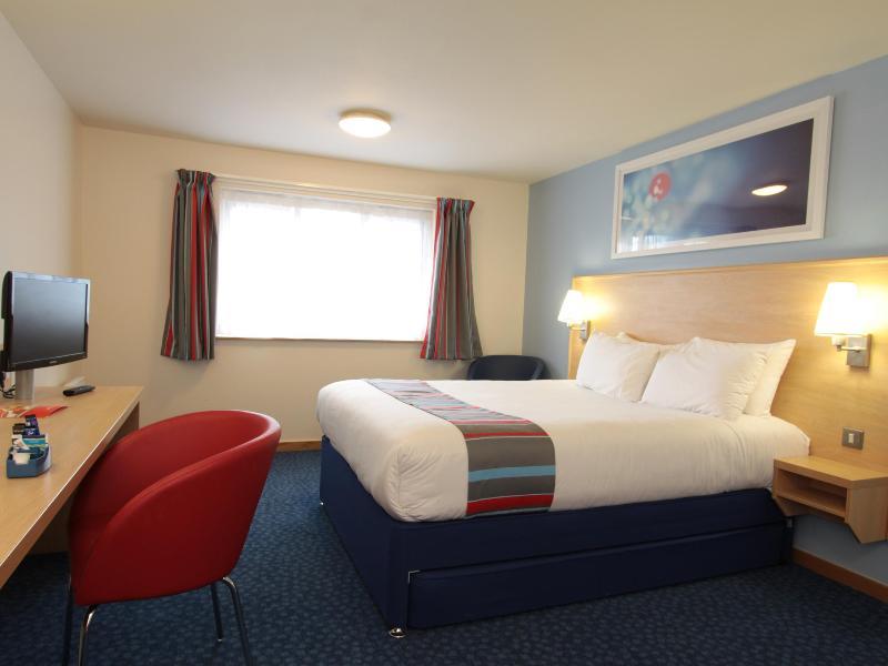 Travelodge Swindon Central מראה חיצוני תמונה